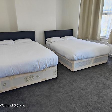 East London 2 Bedroom Apartment Экстерьер фото