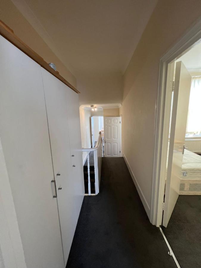 East London 2 Bedroom Apartment Экстерьер фото