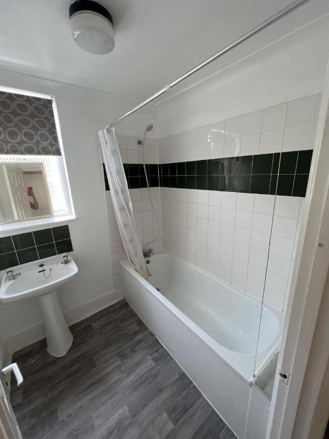 East London 2 Bedroom Apartment Экстерьер фото