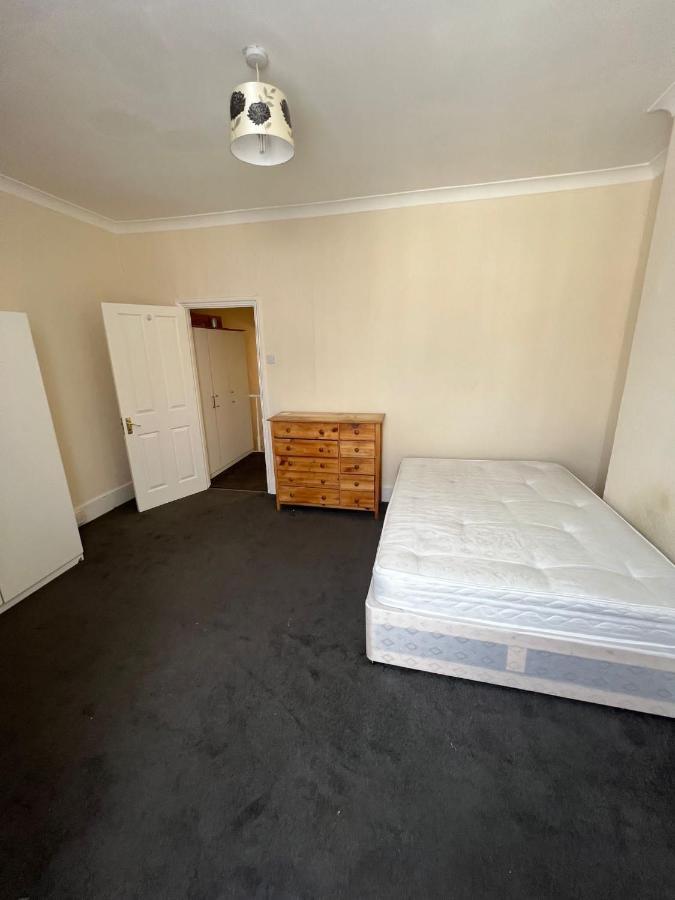East London 2 Bedroom Apartment Экстерьер фото