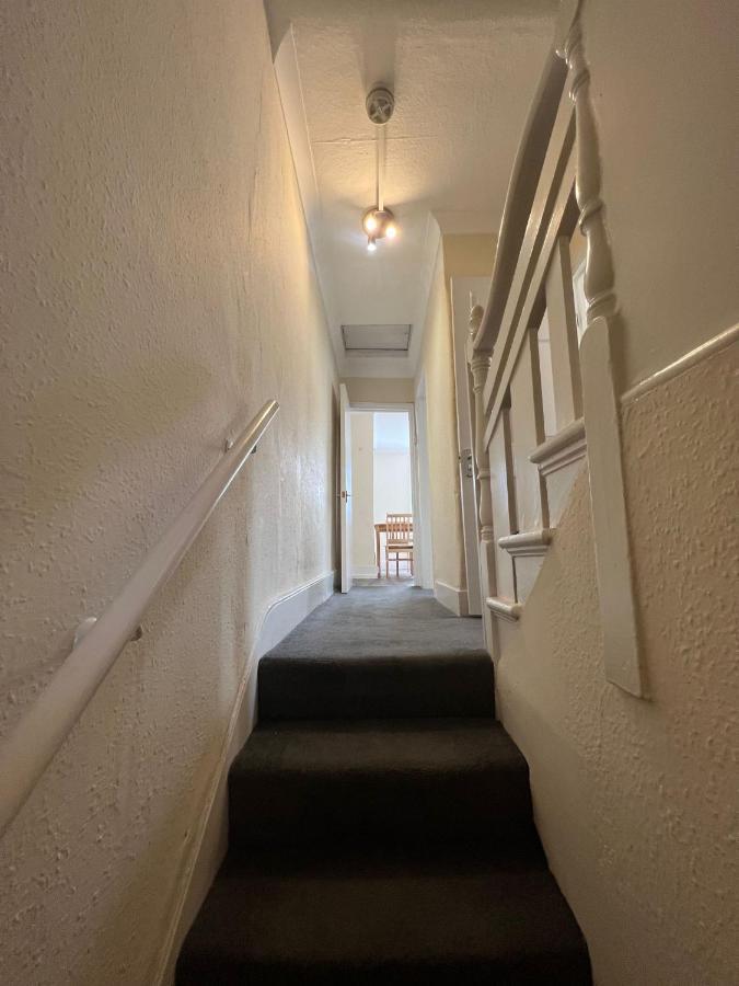 East London 2 Bedroom Apartment Экстерьер фото