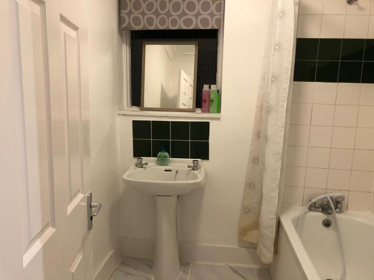 East London 2 Bedroom Apartment Экстерьер фото