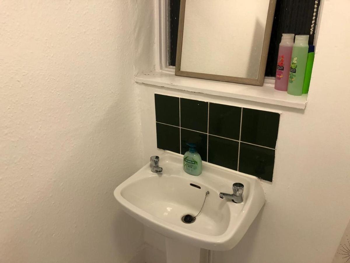 East London 2 Bedroom Apartment Экстерьер фото