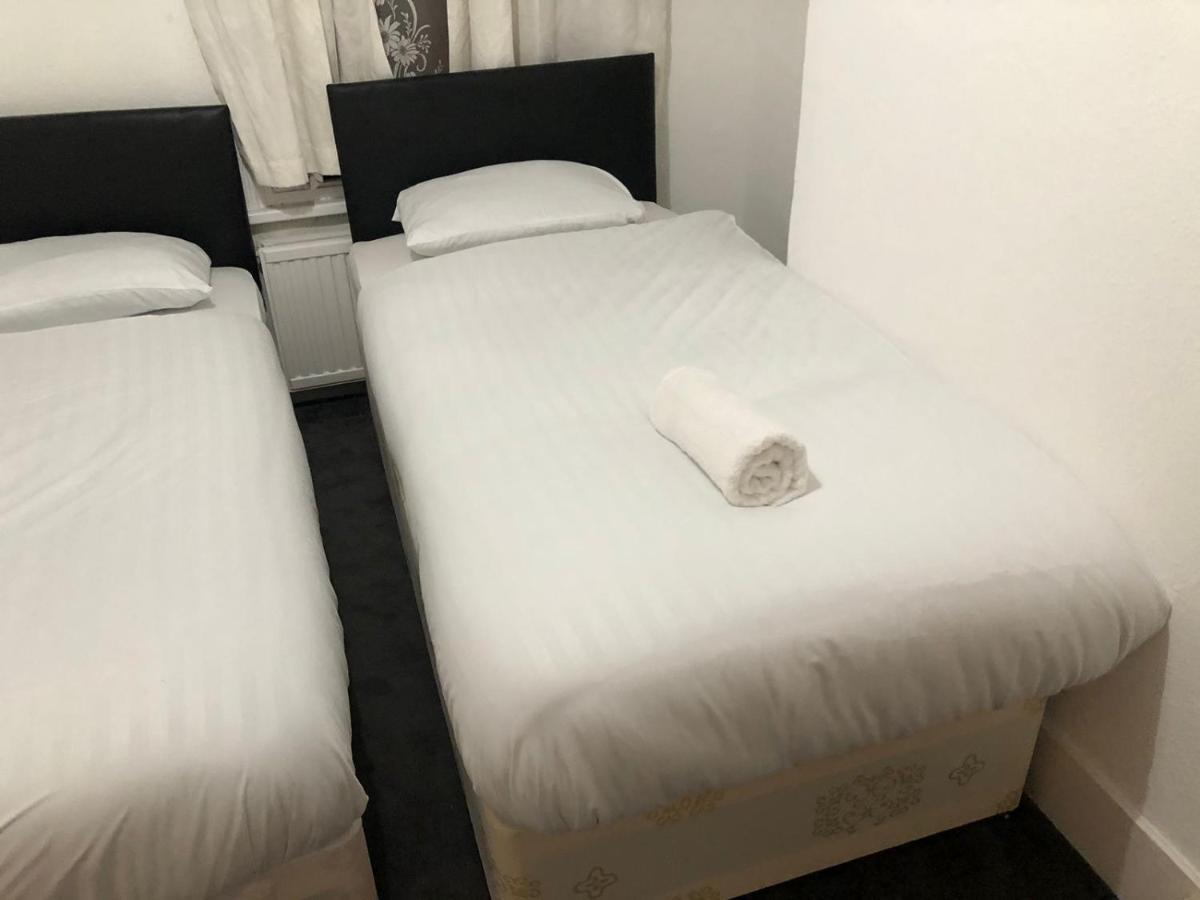 East London 2 Bedroom Apartment Экстерьер фото
