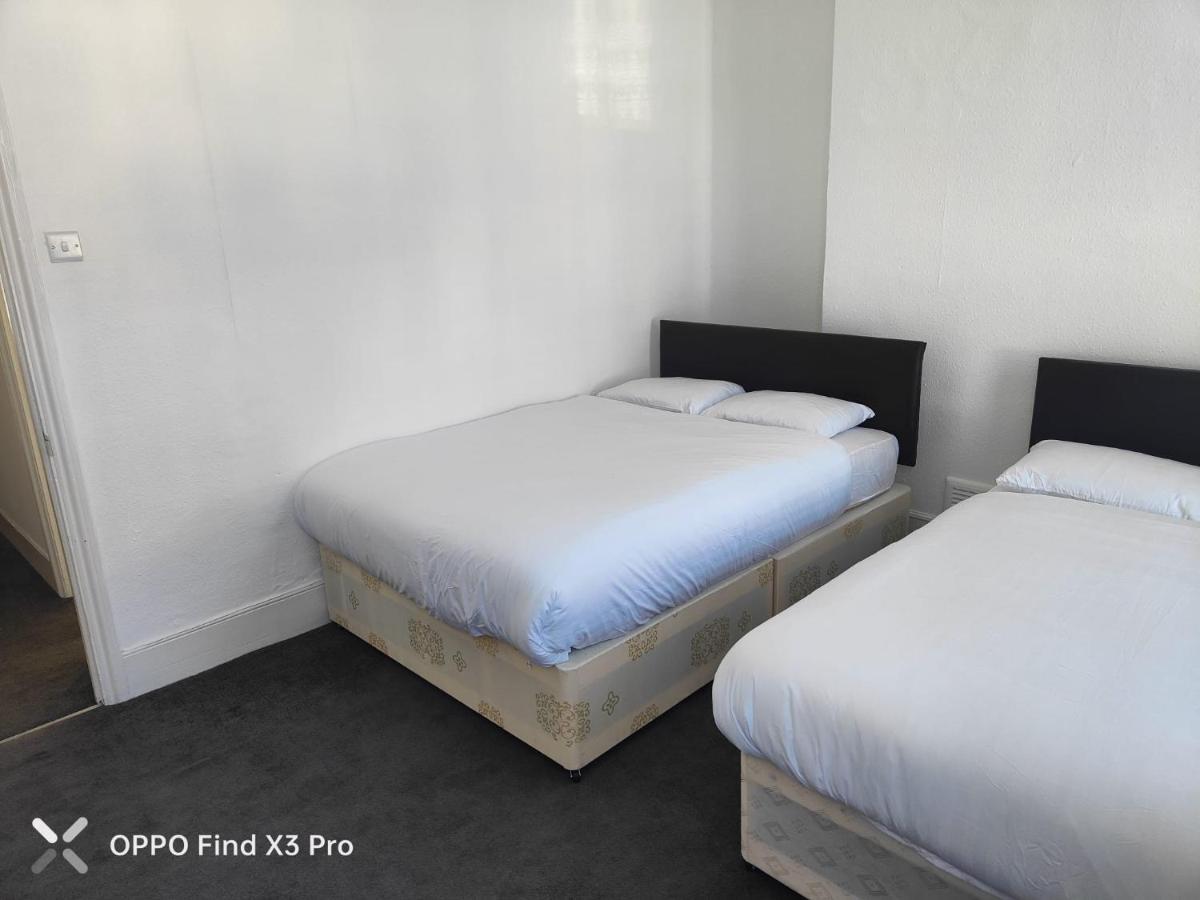East London 2 Bedroom Apartment Экстерьер фото