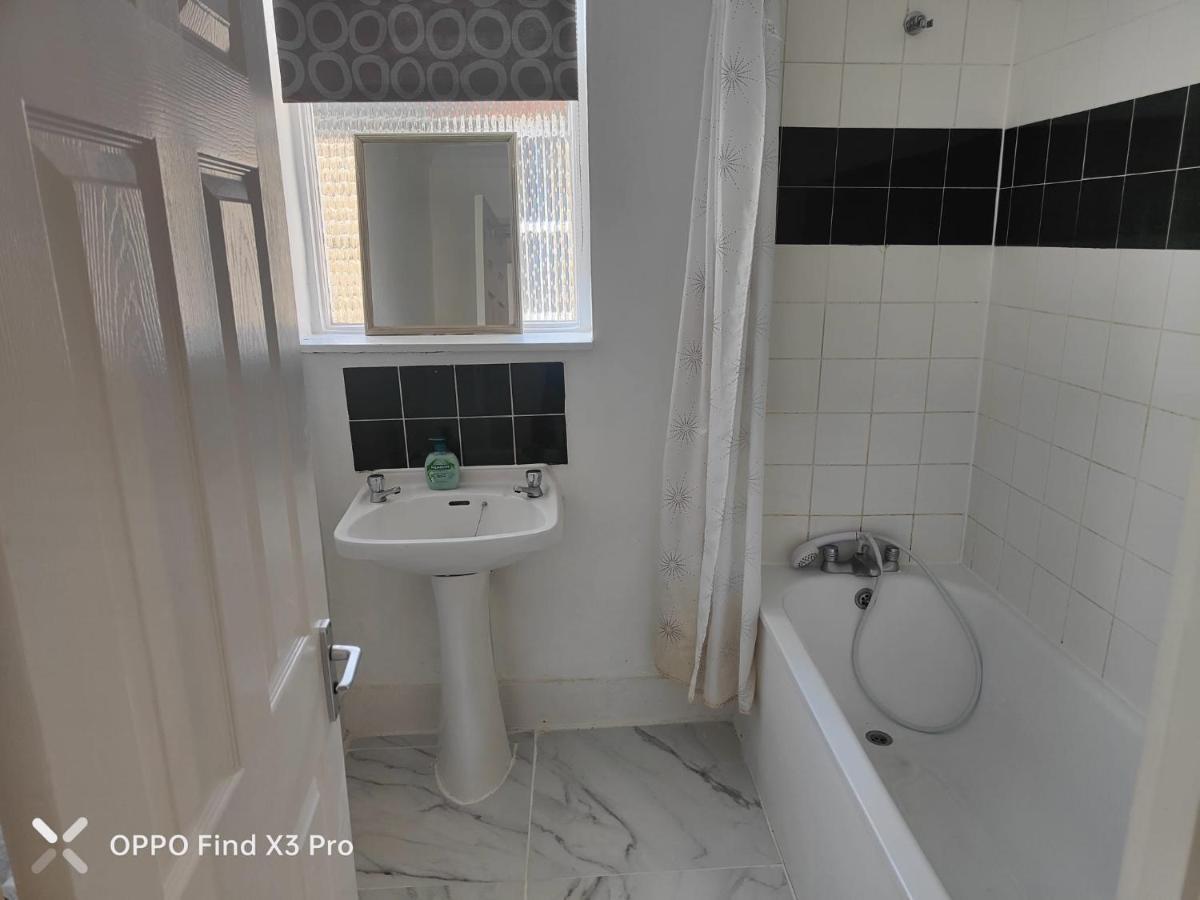 East London 2 Bedroom Apartment Экстерьер фото