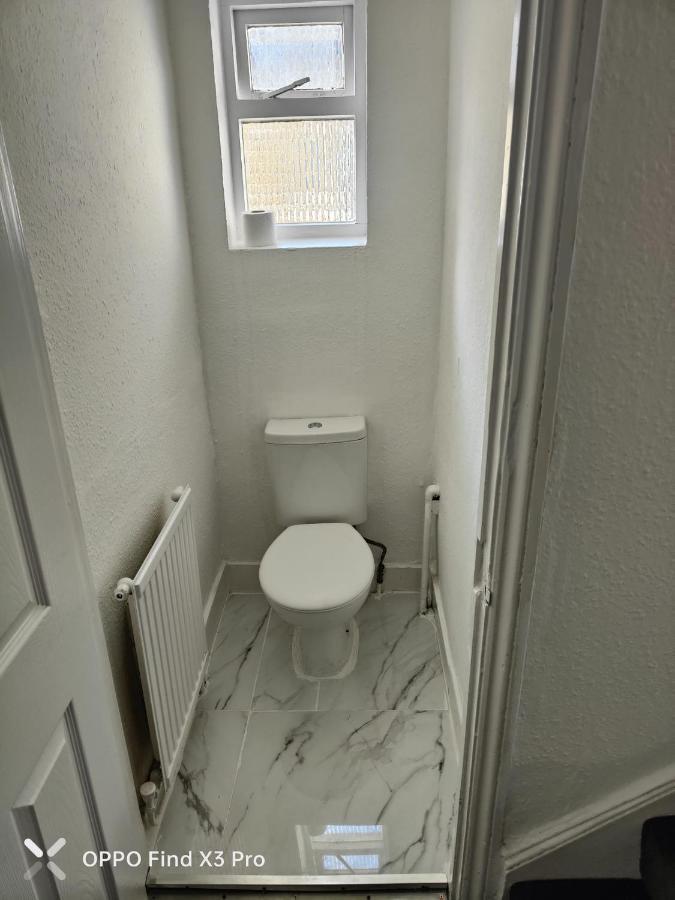 East London 2 Bedroom Apartment Экстерьер фото