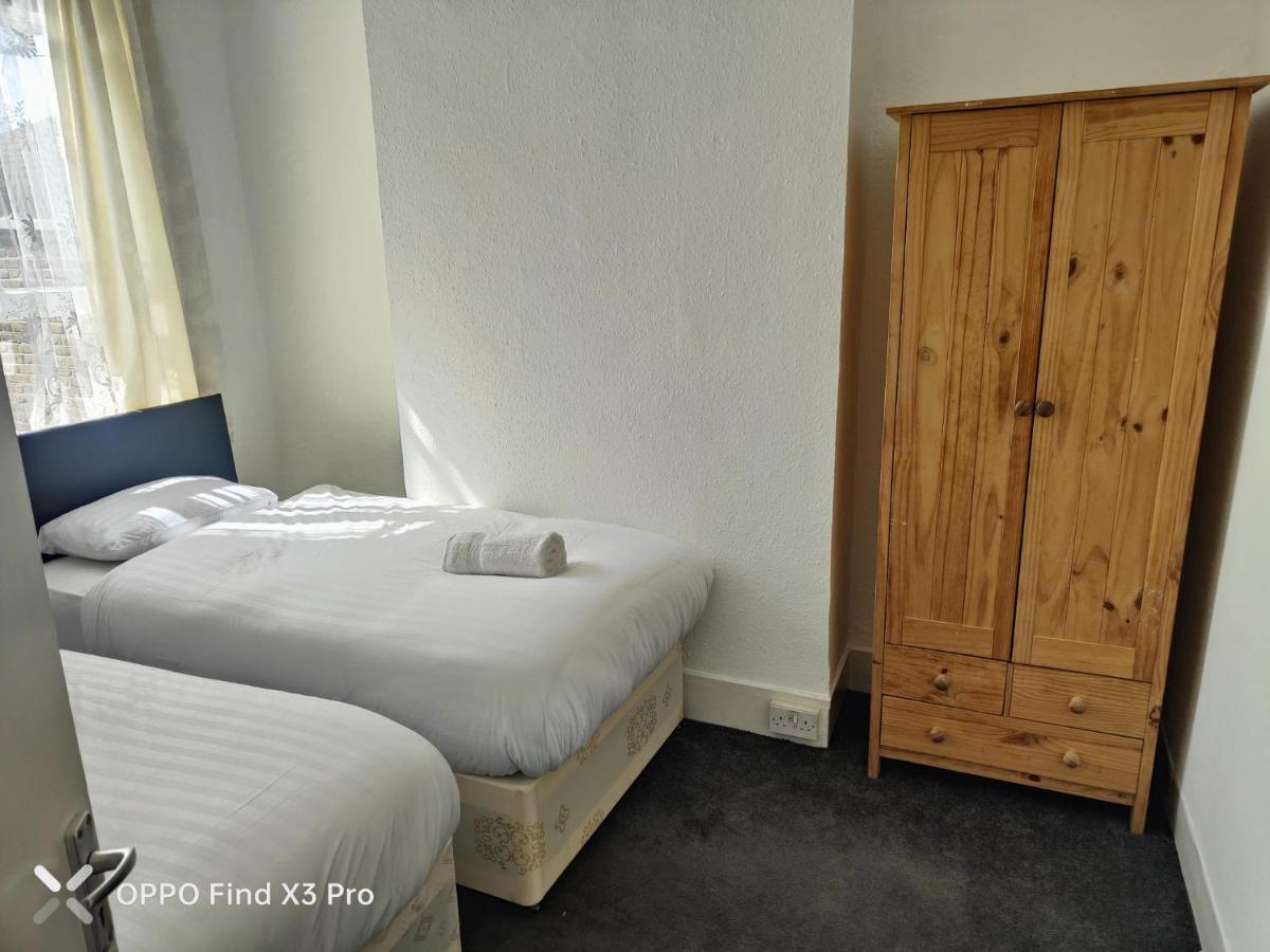 East London 2 Bedroom Apartment Экстерьер фото