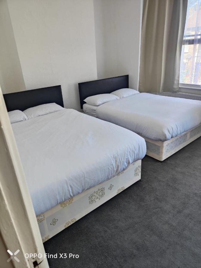 East London 2 Bedroom Apartment Экстерьер фото